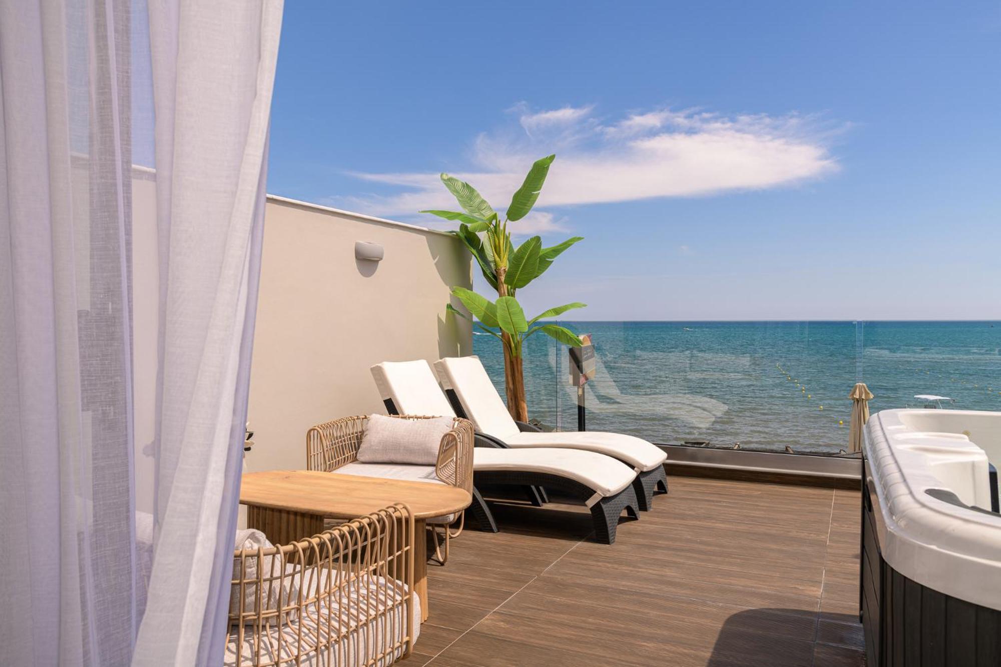 Pearl Luxury Living Apartment Laganas